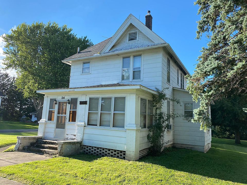 24 W 4th St, Chadwick, IL 61014 Zillow