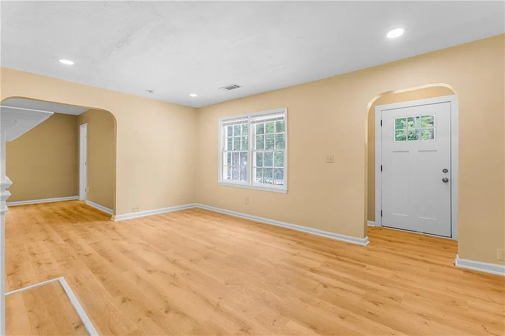 3 bed, 2.0 bath, 1328 sqft, $1,399 — Photo 4