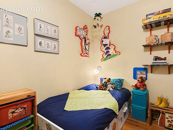 5th image of 392 8th St APT 1R