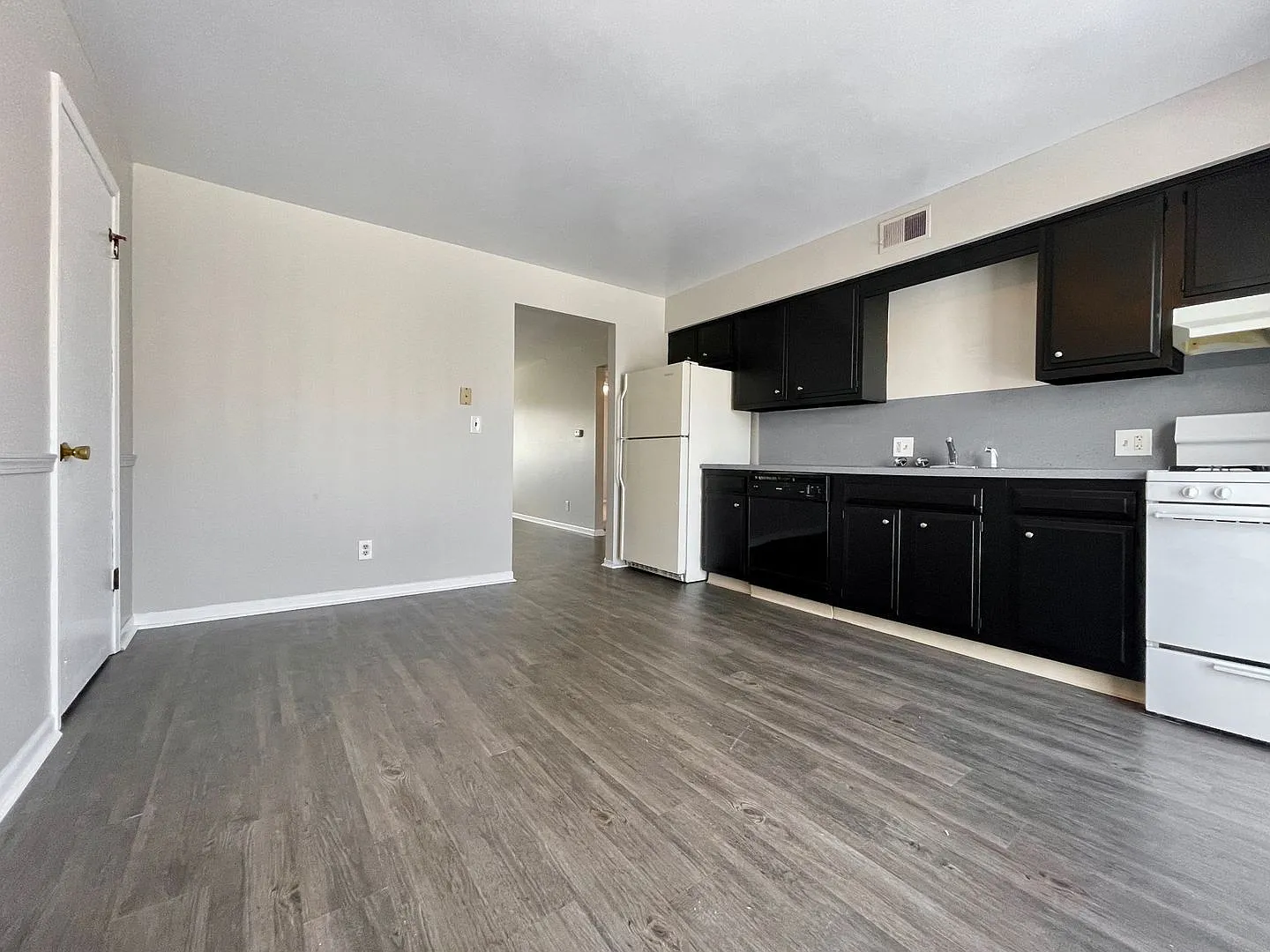2 bed, 1.0 bath, $1,150 — Photo 4