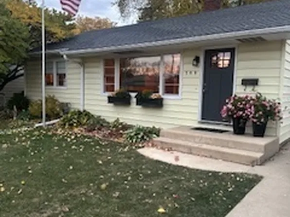 309 S 12th St, St Charles, IL 60174