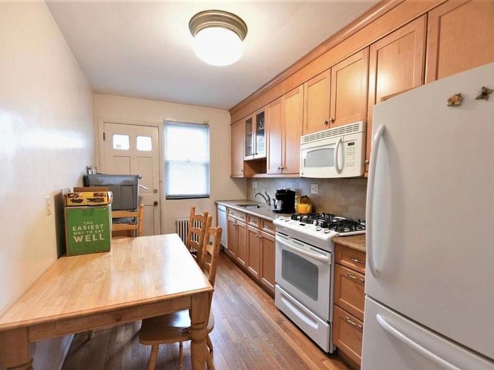 1st image of 76 Beechwood Pl Floor 1