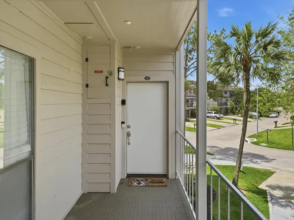 401 Lakeside Ln APT 113, Houston, TX 77058