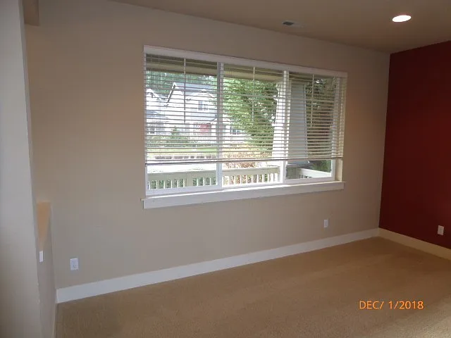 10934 Eastridge Dr NE — Photo 4
