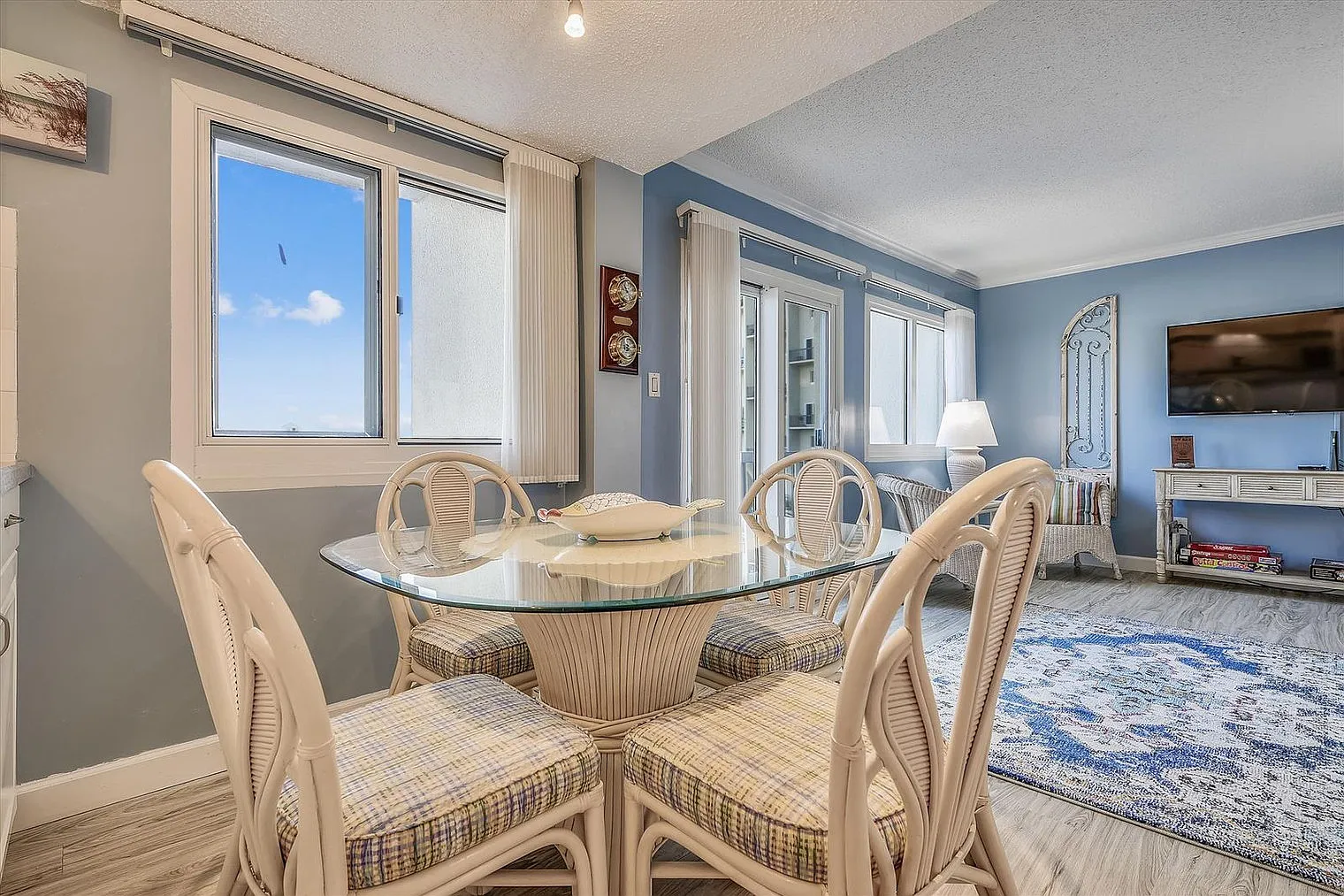 2 bed, 2.0 bath, 1302 sqft, $2,743 — Photo 4