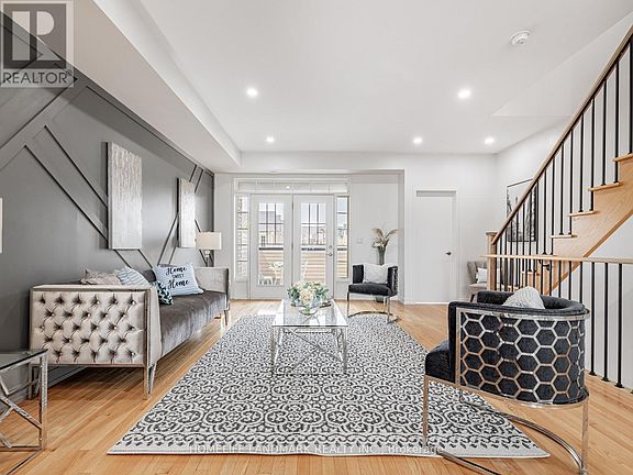3rd image of 10606 Bathurst St