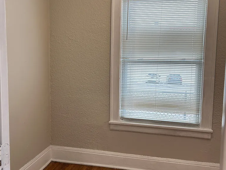 710 Pelham Apartments — Photo 9