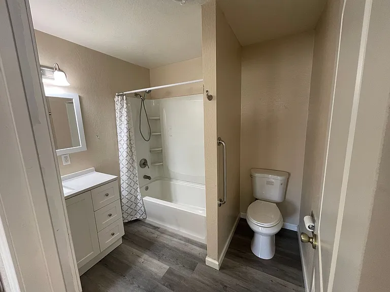 7846 Jenny Lind Rd #B — Photo 26