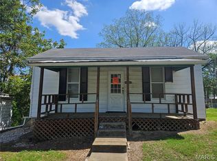 2120 Jackson St, Renault, IL 62279