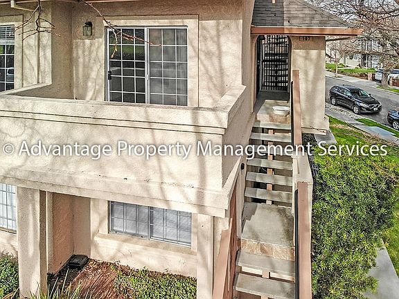 2nd image of 507 Rose Ave