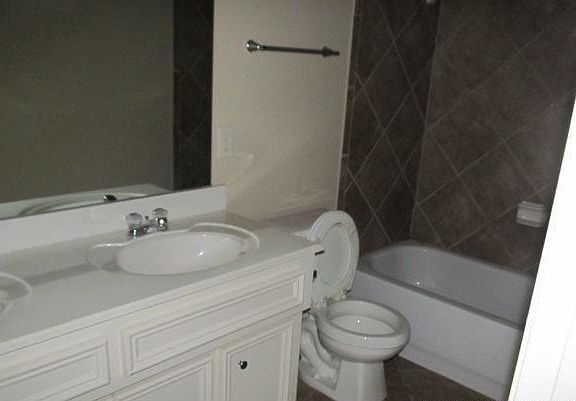 3rd image of 15818 Finwood Ln