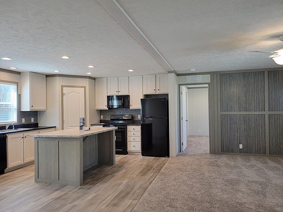 3rd image of 9545 Seaway Dr #5