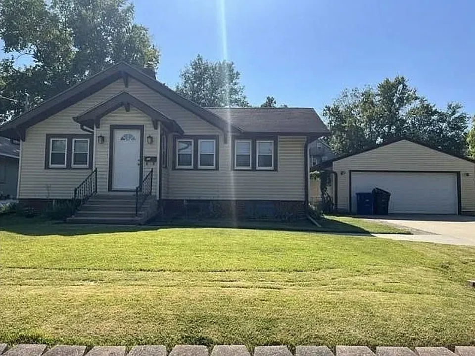 3308 Woodland Ave