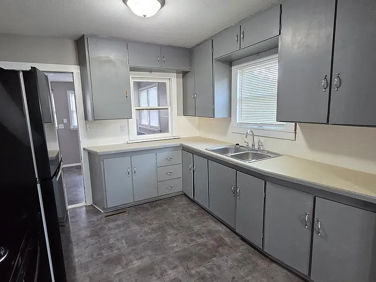 938 S Hiram St — Photo 1