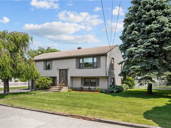 4 Milwaukee Ave, Warren, RI 02885