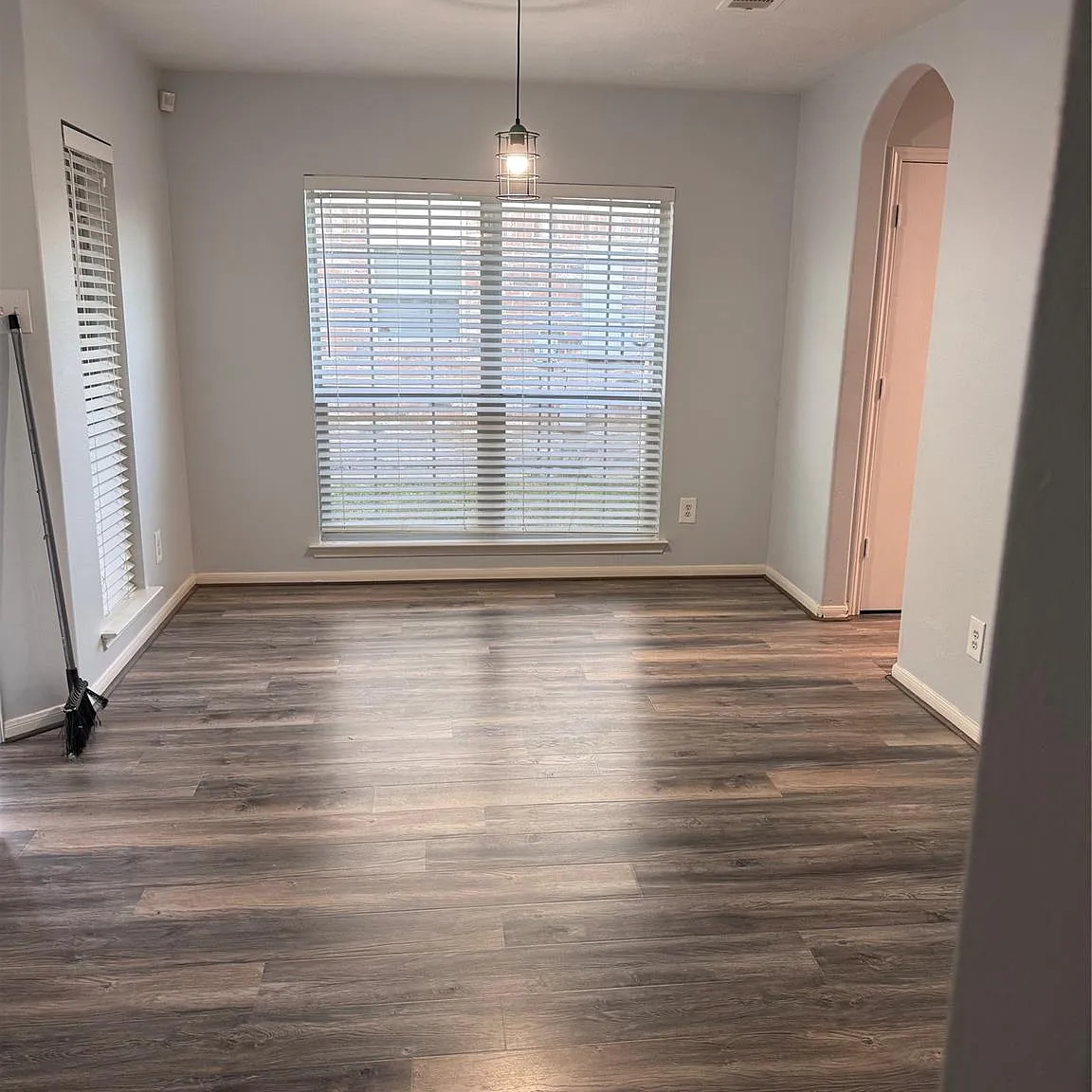 3 bed, 2.0 bath, 1560 sqft, $2,100 — Photo 4