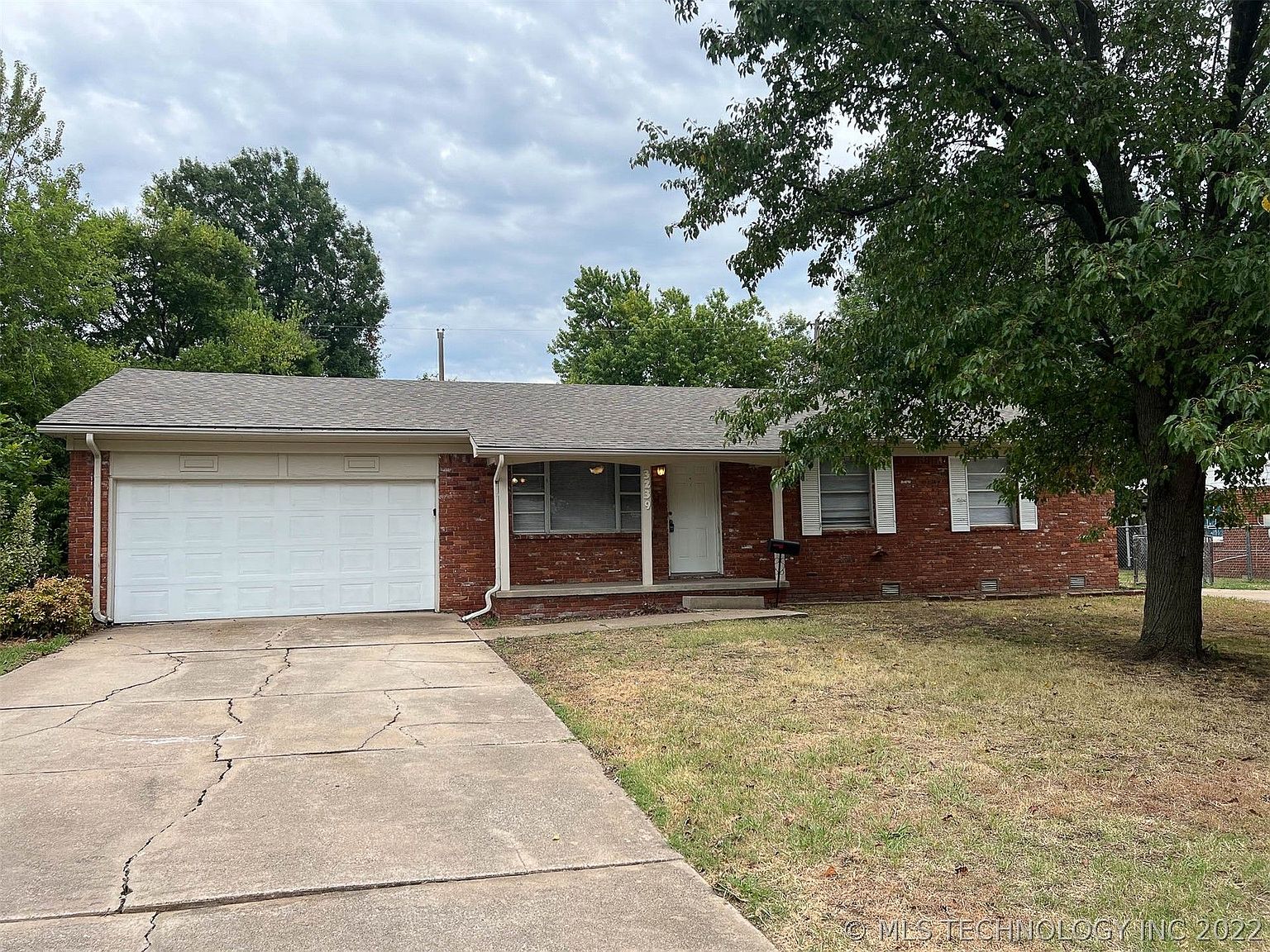 a*.様 house on the hill S/S Tee (Tile) 90 MSI Take Home Tile Sample - Hillside Gray 4 in. x 4 in. Matte