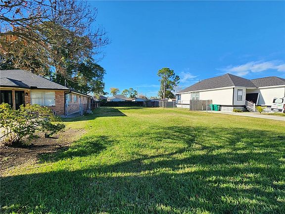 3rd image of 212 Trudeau Dr