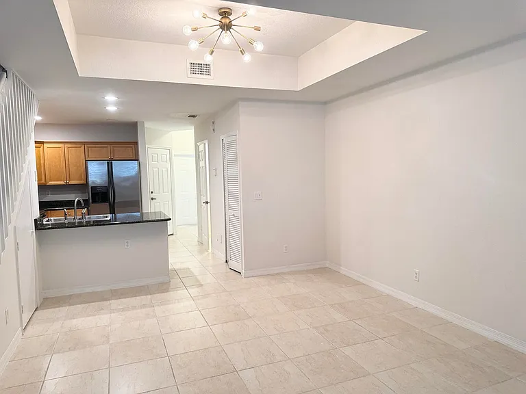 902 S Federal Hwy — Photo 3