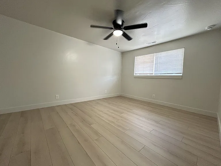 1801 W Parkway Blvd — Photo 8