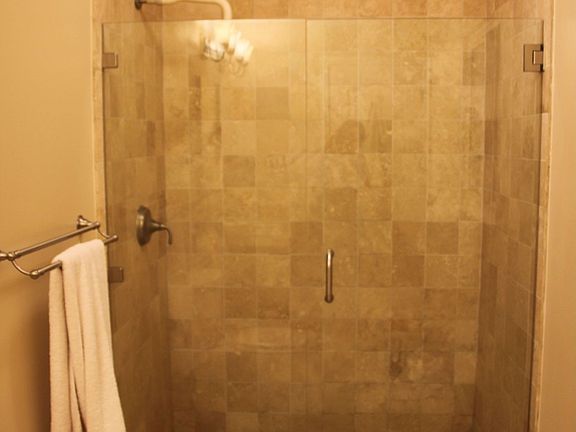 Master bath w/double sinks