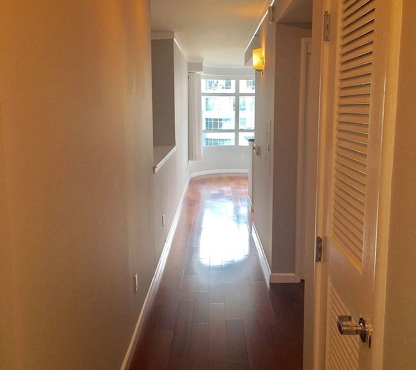 1st image of 403 Main St APT 204