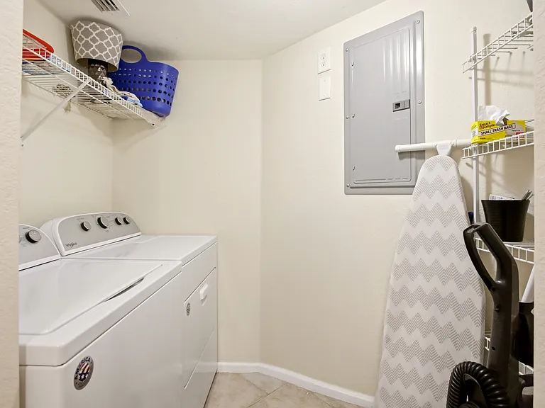 Fully Equipped Laundry Room