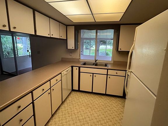 4th image of 13 Courtney Pl