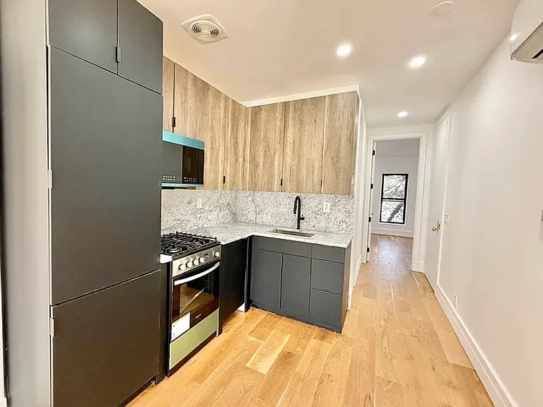 545A Quincy St #2 — Photo 6