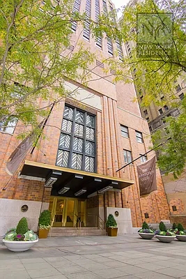 Sold by New York Residence | media 17