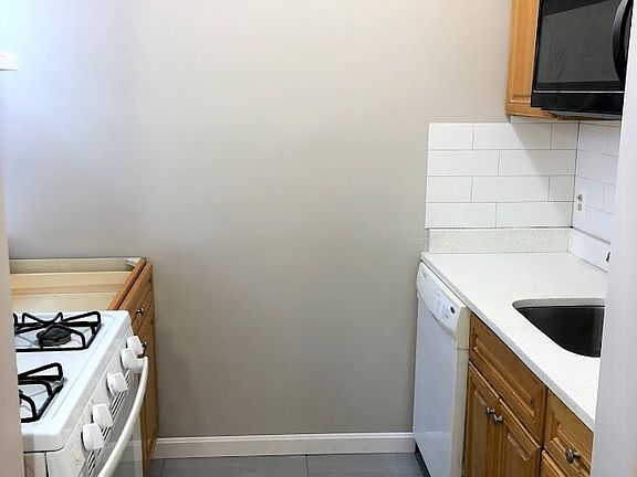 5th image of 32 Reedsdale St APT 6