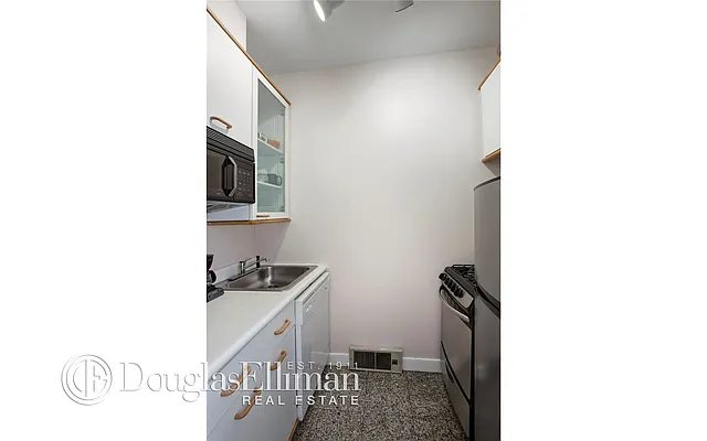 Sold by Douglas Elliman | media 17