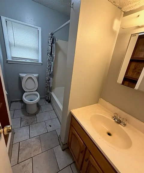 204 S Madison St — Photo 4