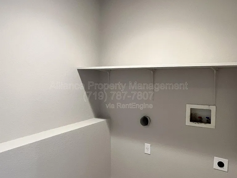 5671 Vermillion Bluffs Dr — Photo 35