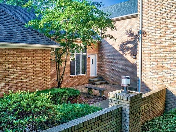3rd image of 525 Woodbend Dr