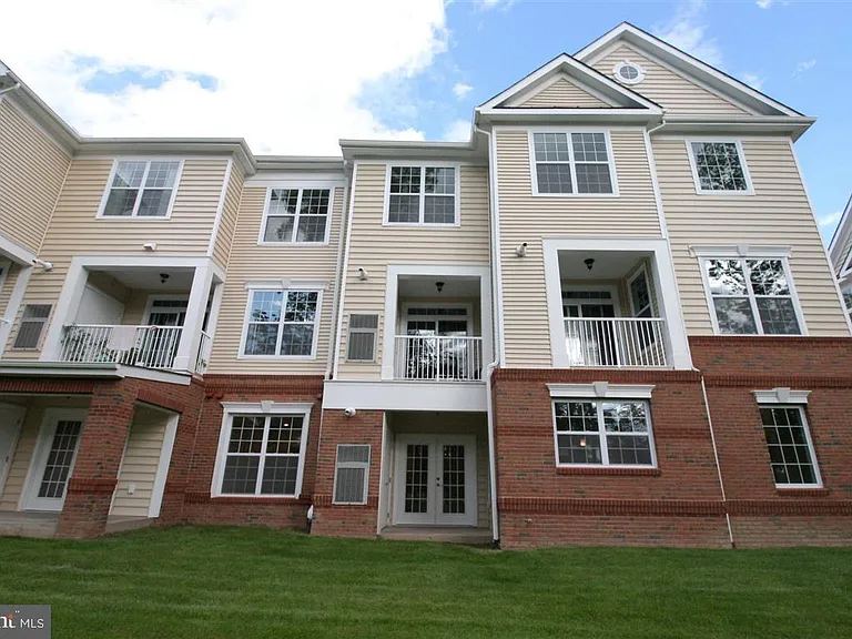 23255 Milltown Knoll Sq #102 — Photo 14