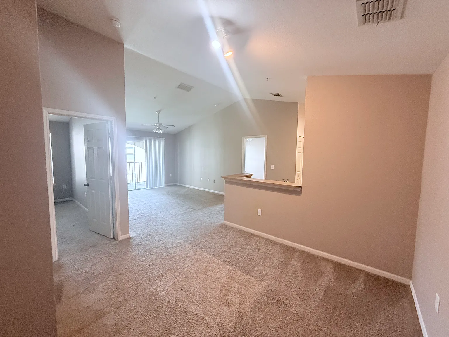 2 bed, 1006 sqft, $1,725 — Photo 4
