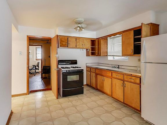 4th image of 1833 Oak Park Ave