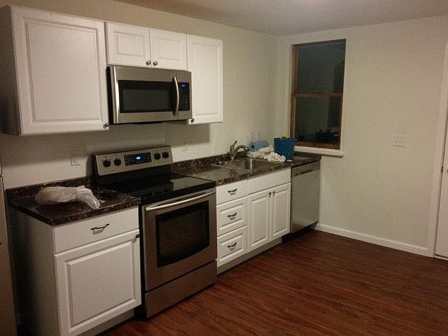 Large Kitchen w/ new appliances