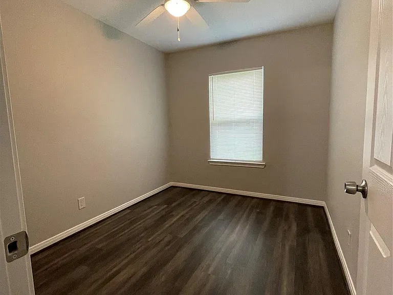 1735 W 8th St — Photo 13