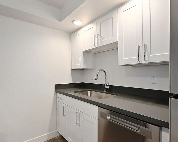Maple Leaf Residences — Photo 5