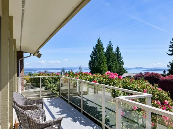 8798 Forest Park Dr, North Saanich, BC V8L 5A8