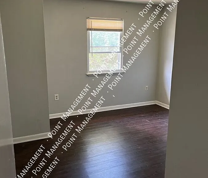 1513 Edgerton Ave SE — Photo 4