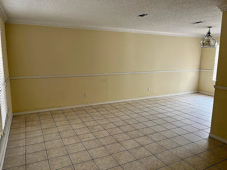 3 bed, 2.5 bath, 1928 sqft, $1,995 — Photo 3