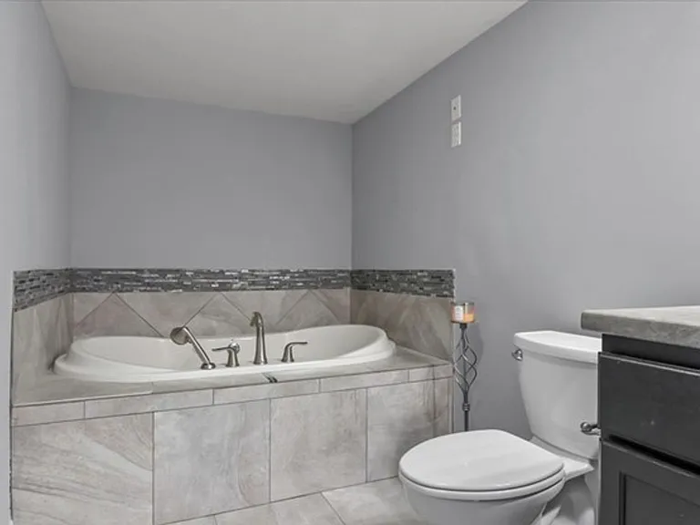 1408 S Madison St — Photo 18