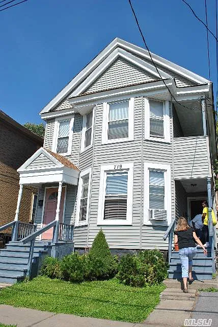 719 Hawley Ave photo 1