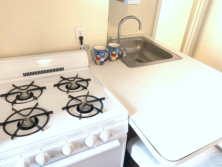 57 Preston St #1L — Photo 7