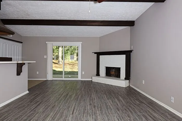 232 Pinewood Dr — Photo 2