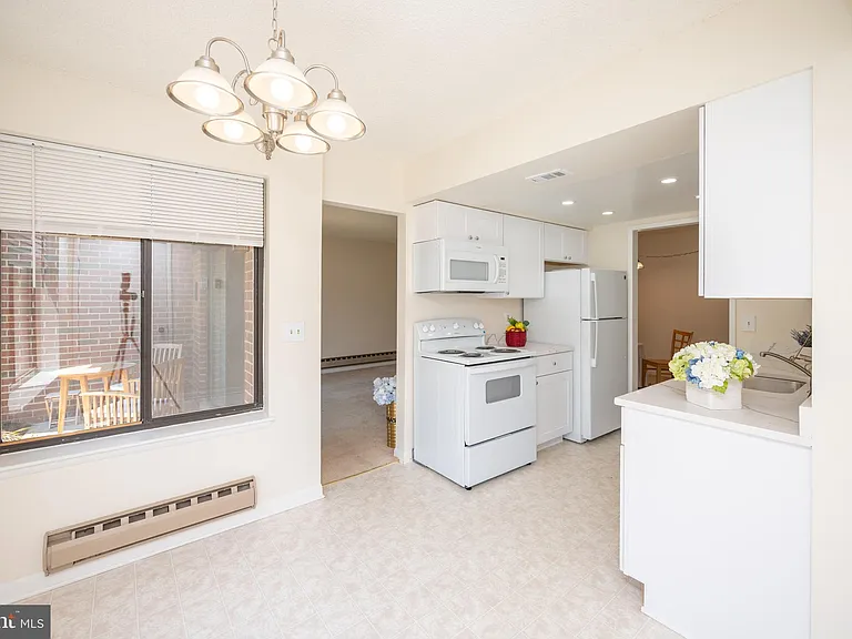 15310 Beaverbrook Ct #89-1B — Photo 18