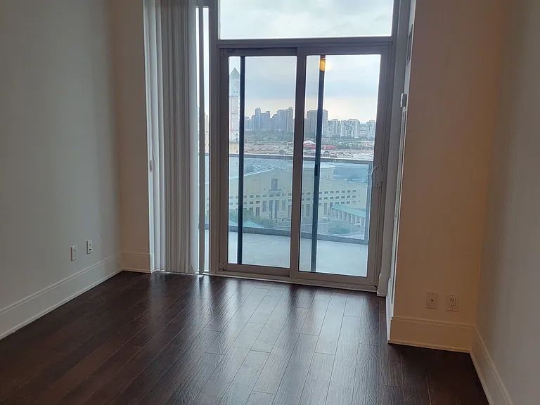 330 Burnhamthorpe Rd W #2306 — Photo 9
